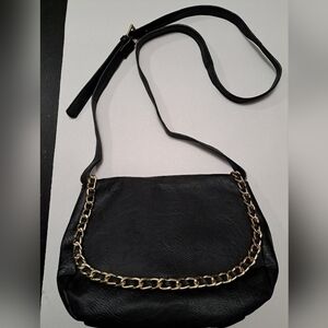 Faux Leather Crossbody Bag With Magnetic Closure    Size 11"×8"